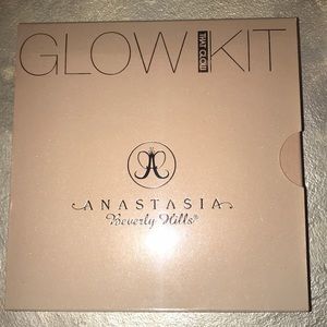 Anastasia Beverly Hills “that glow” kit